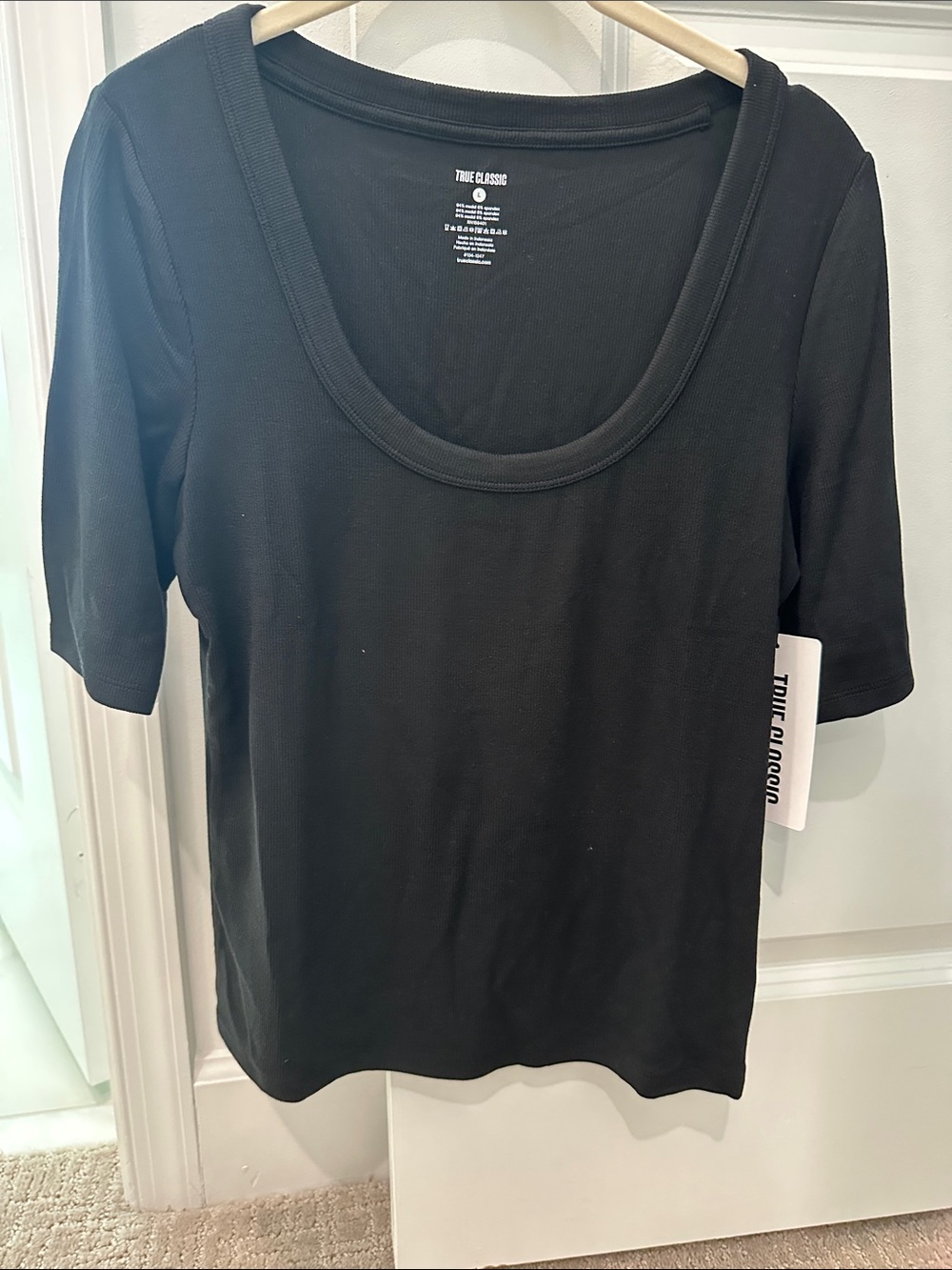 True Classic Women's Black Scoop Neck Short Sleeve Tee NWT size L